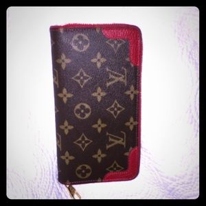 Louis Vuitton zipper wallet